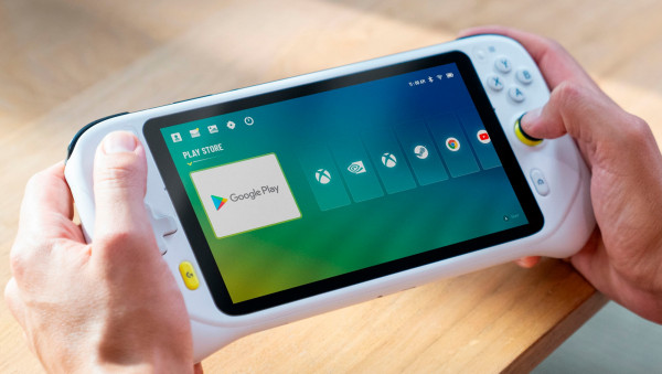В сеть утекли изображения портативной консоли от Logitech и Tencent