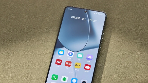 realme GT5 Pro получит экран с яркостью 4500 нит