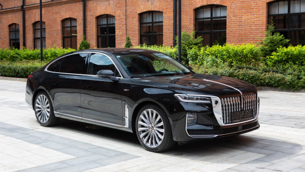 В «Яндекс Такси» появились автомобили китайского премиум-бренда Hongqi
