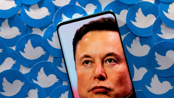 Маск спросил у подписчиков, стоит ли ему уйти с поста главы Twitter