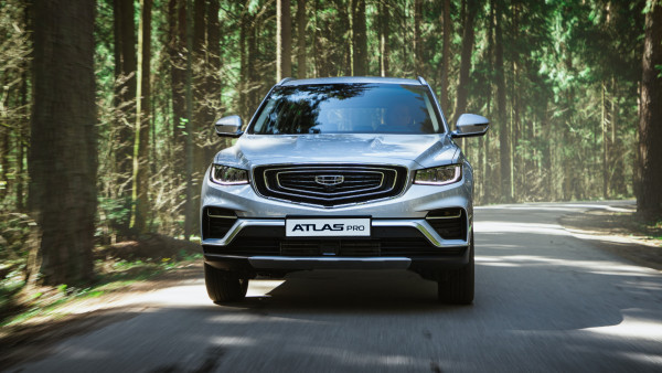 Geely начала российские продажи обновлённого кроссовера Atlas Pro