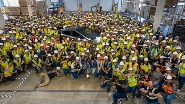 Tesla выпустила первый Cybertruck. Он сошёл с конвейера Gigafactory в Техасе
