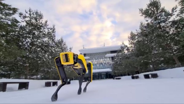 «Сбер» привёз в Россию робота-собаку Spot