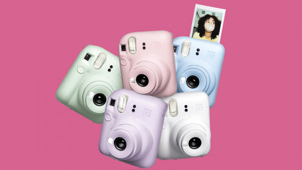 Fujifilm анонсировала камеру с мгновенной печатью Instax Mini 12