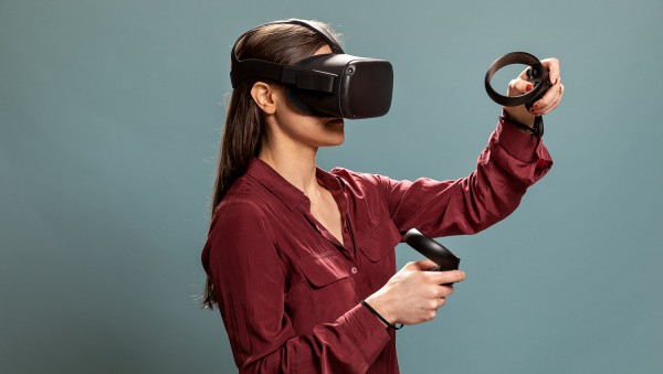 Bloomberg: Facebook готовит компактную версию VR-шлема Oculus Quest