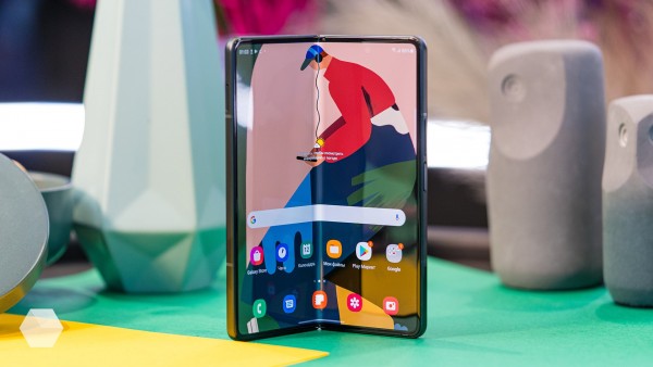Смотрим на Galaxy Z Fold 3: первый гибкий смартфон с подэкранной камерой и влагозащитой