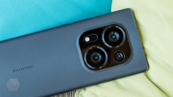 Утечка: первый гибкий смартфон Tecno показали на фото