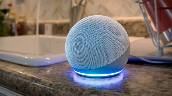 Amazon планирует научить Alexa имитировать разные голоса