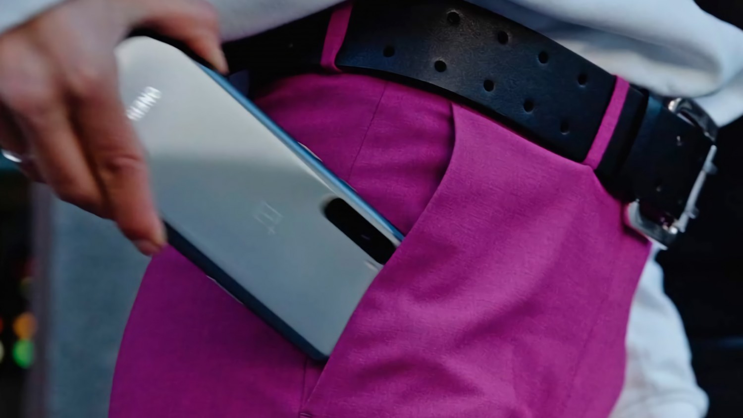 OnePlus показала дизайн задней панели доступного смартфона Nord