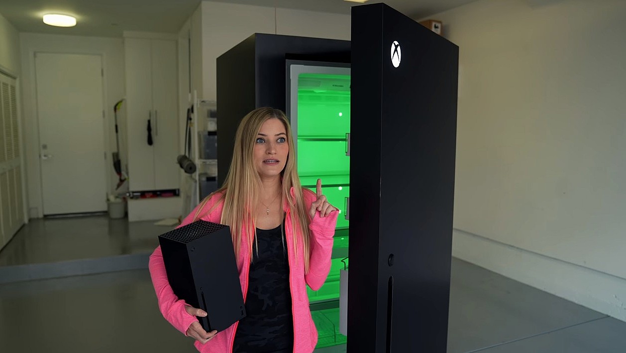 Распаковка холодильника в стиле Xbox Series X