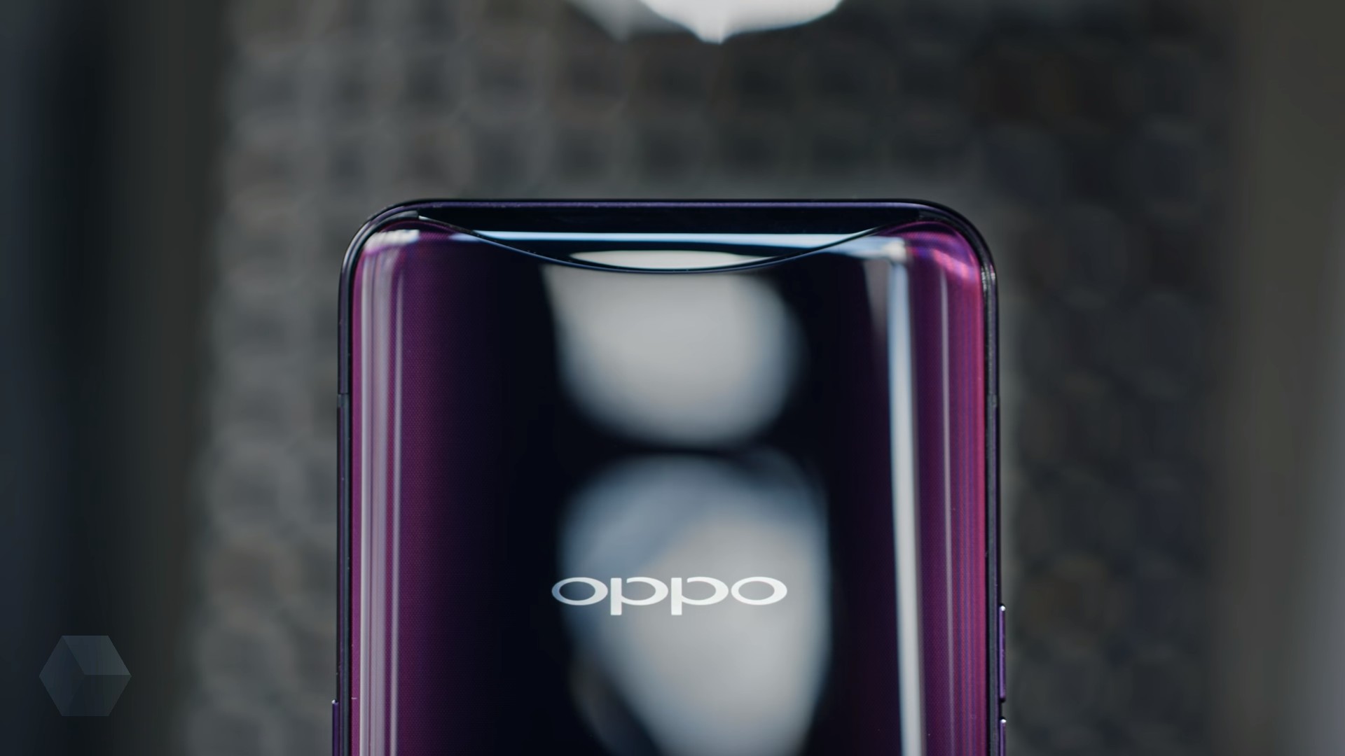 OPPO может представить на MWC 2019 складной смартфон