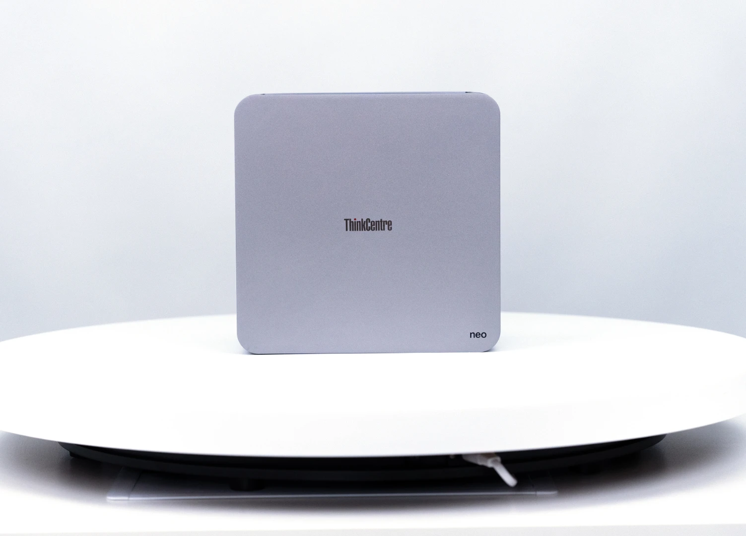 Lenovo ThinkCentre neo Ultra — мощный мини-ПК в стиле Mac Studio ...