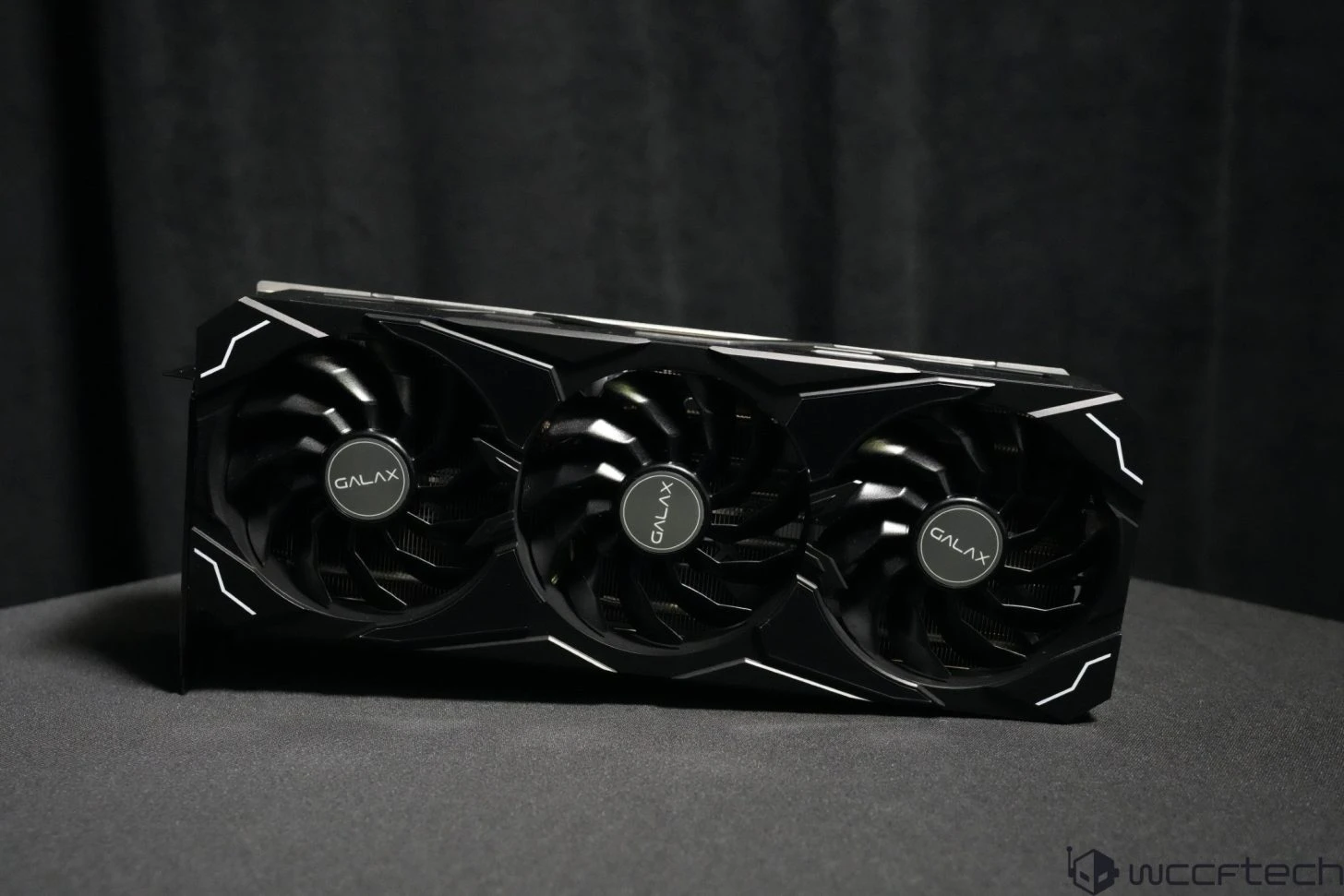 Много фотографий RTX 4080 Super Founders Edition и моделей от сторонних ...