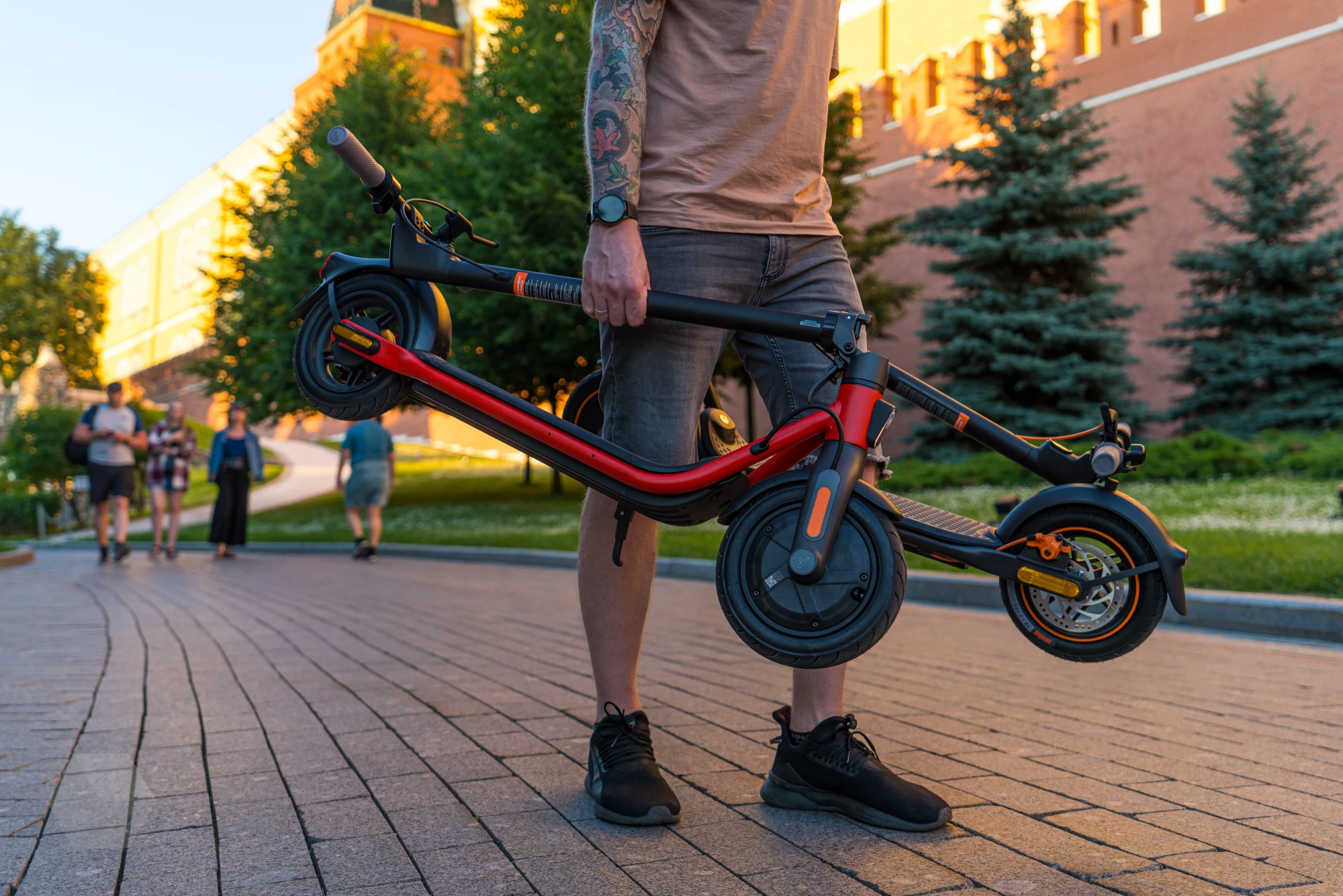 Обзор Ninebot KickScooter F40A и D18U. Каждому по самокату! - Rozetked.me