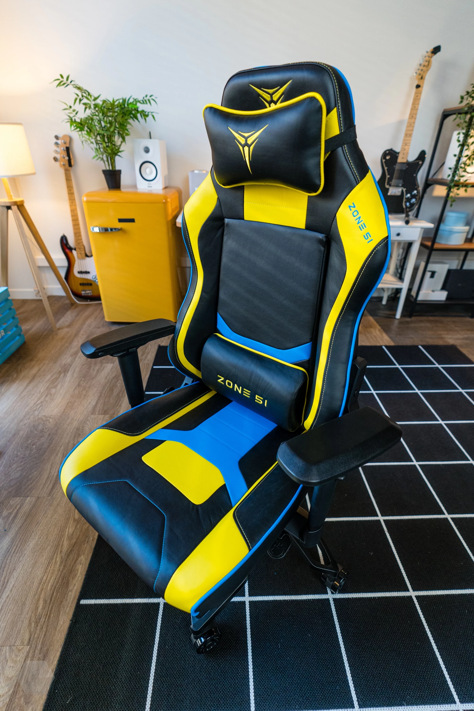 Кресло компьютерное игровое zone 51 cyberpunk yellow blue
