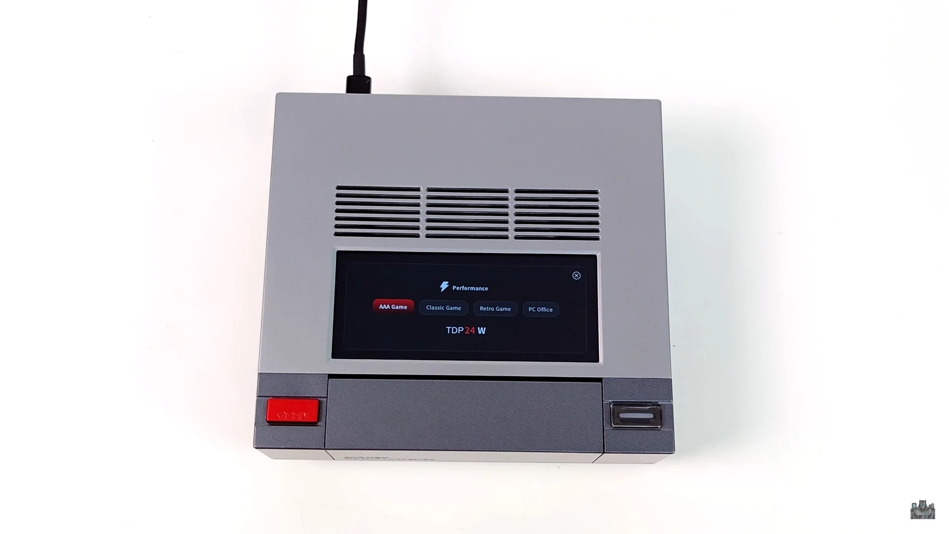 Видео: распаковка и игровые тесты мини-ПК Ayaneo AM02 в стиле NES -  Rozetked.me