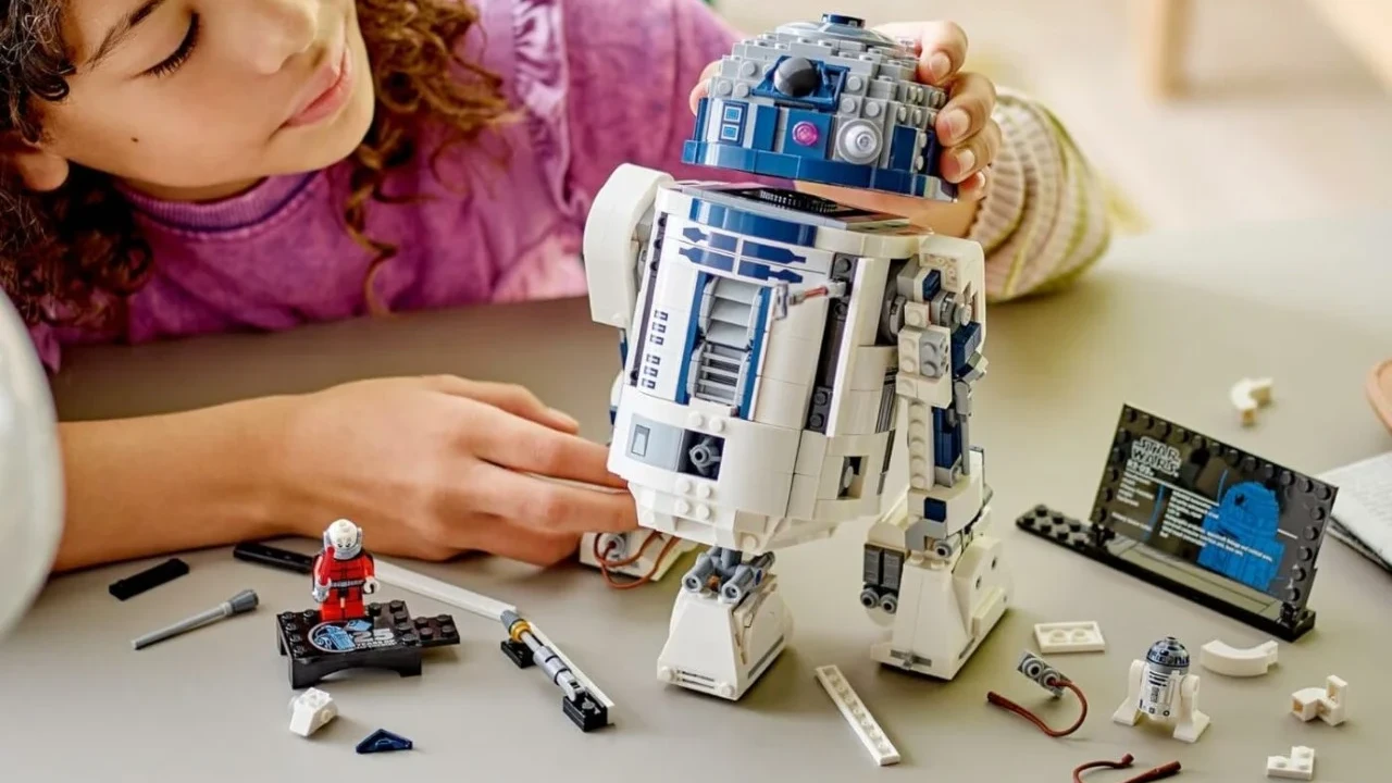 Lego випустить на честь 25-річчя першого конструктору по "Зоряним війнам" набір R2-D2