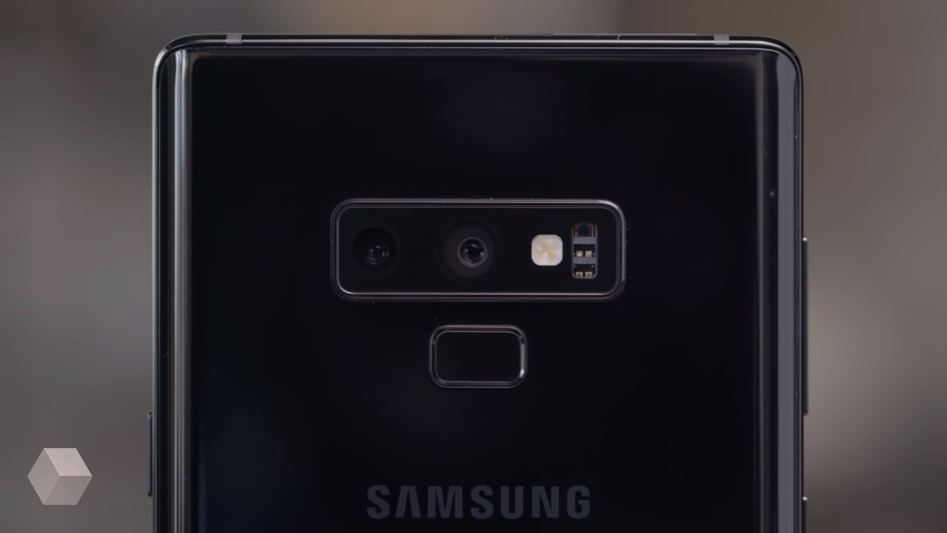Рендеры Samsung Galaxy A7 (2018) с тройной основной камерой
