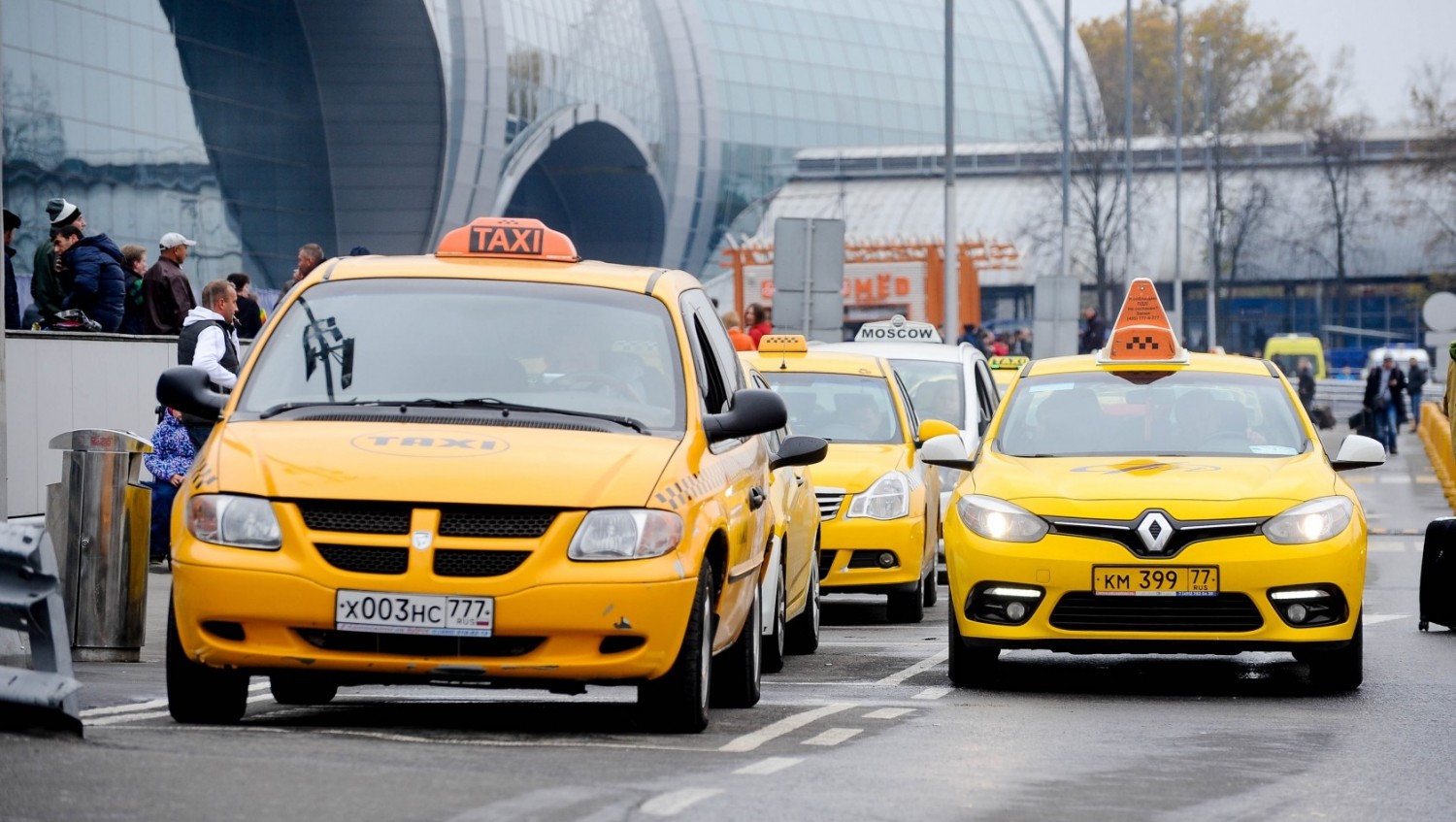 таксисты в москве