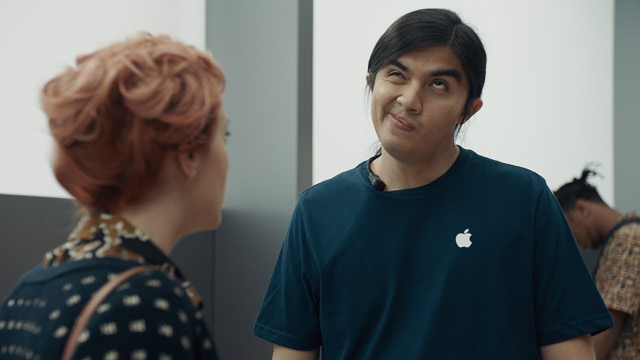 Samsung опять высмеивает iPhone X в новой рекламе