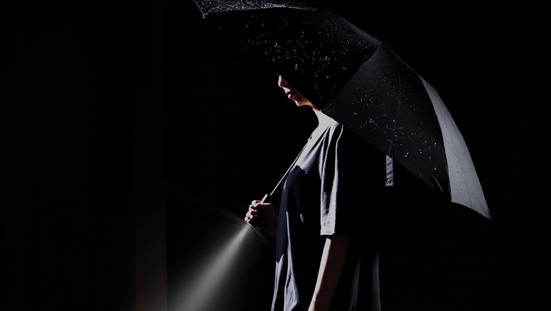 На Xiaomi Youpin появился необычный зонт с фонариком